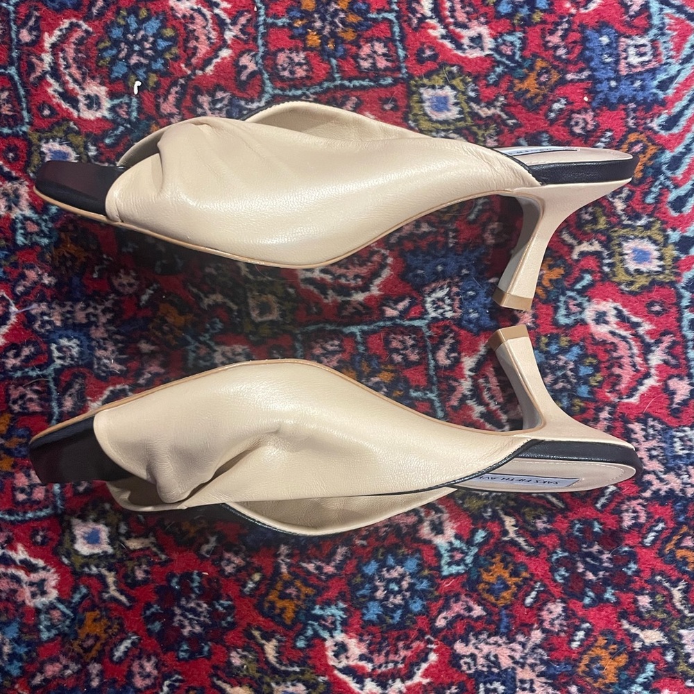 Saks fifth avenue 7.5 leather heels - Picture 3 of 5